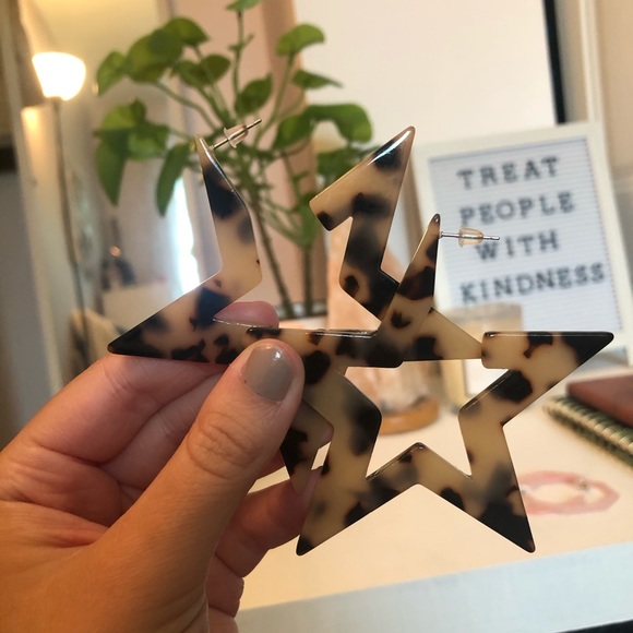 BIG STAR RESIN TORTOISE SHELL BROWN EARRINGS - Picture 4 of 4